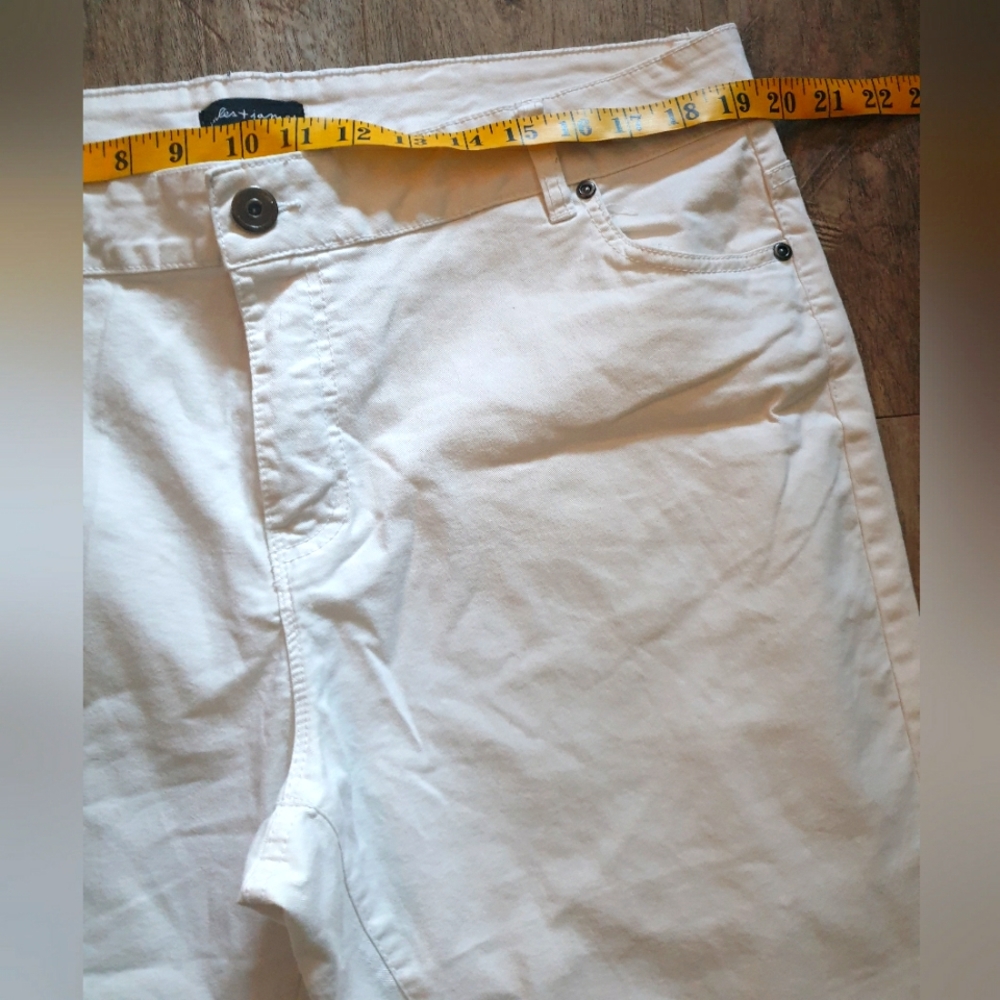 Jules & James White Capri Jeans.